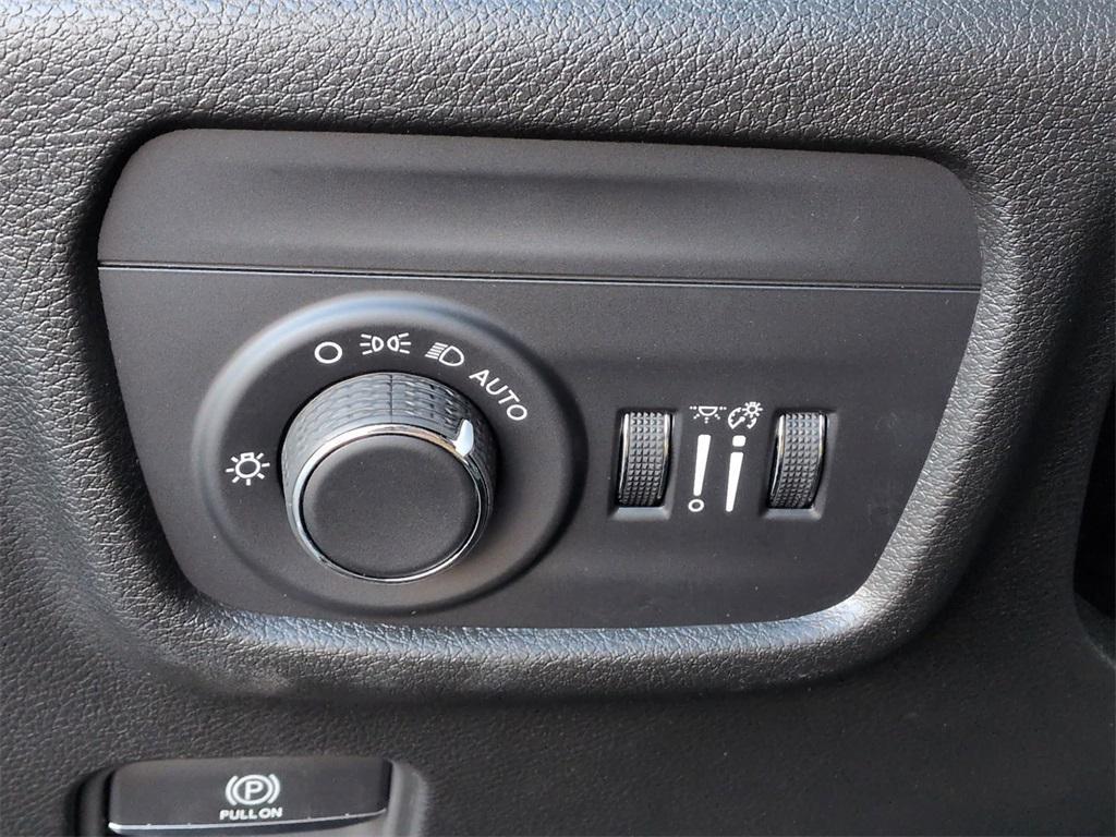 new 2025 Jeep Grand Cherokee car, priced at $44,905