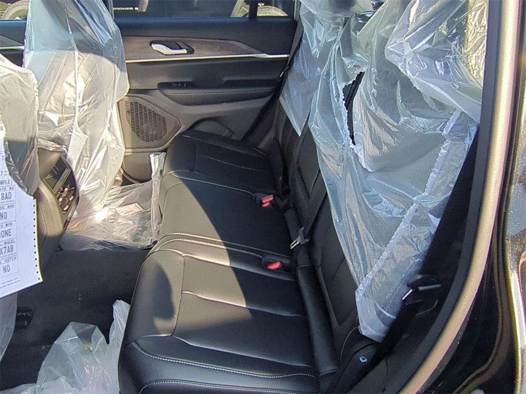 new 2025 Jeep Grand Cherokee car, priced at $49,121