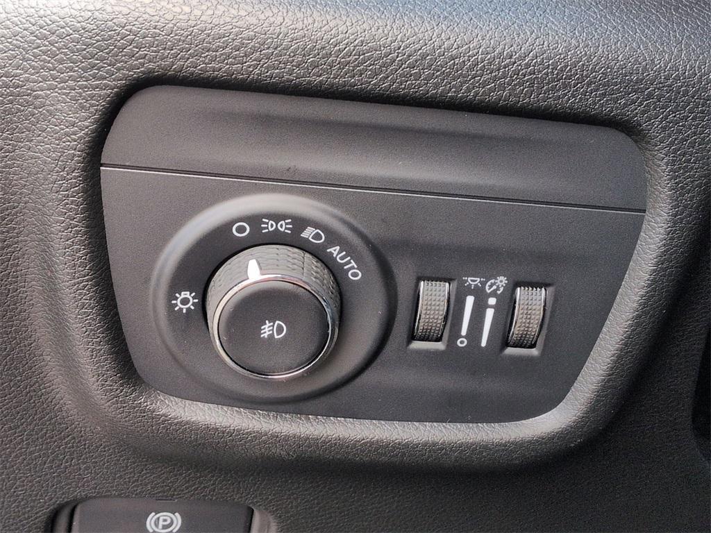 new 2025 Jeep Grand Cherokee car, priced at $48,185