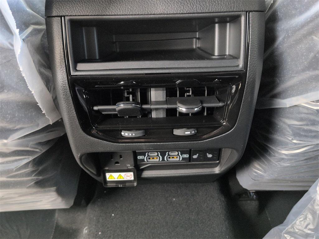 new 2025 Jeep Grand Cherokee car, priced at $48,185