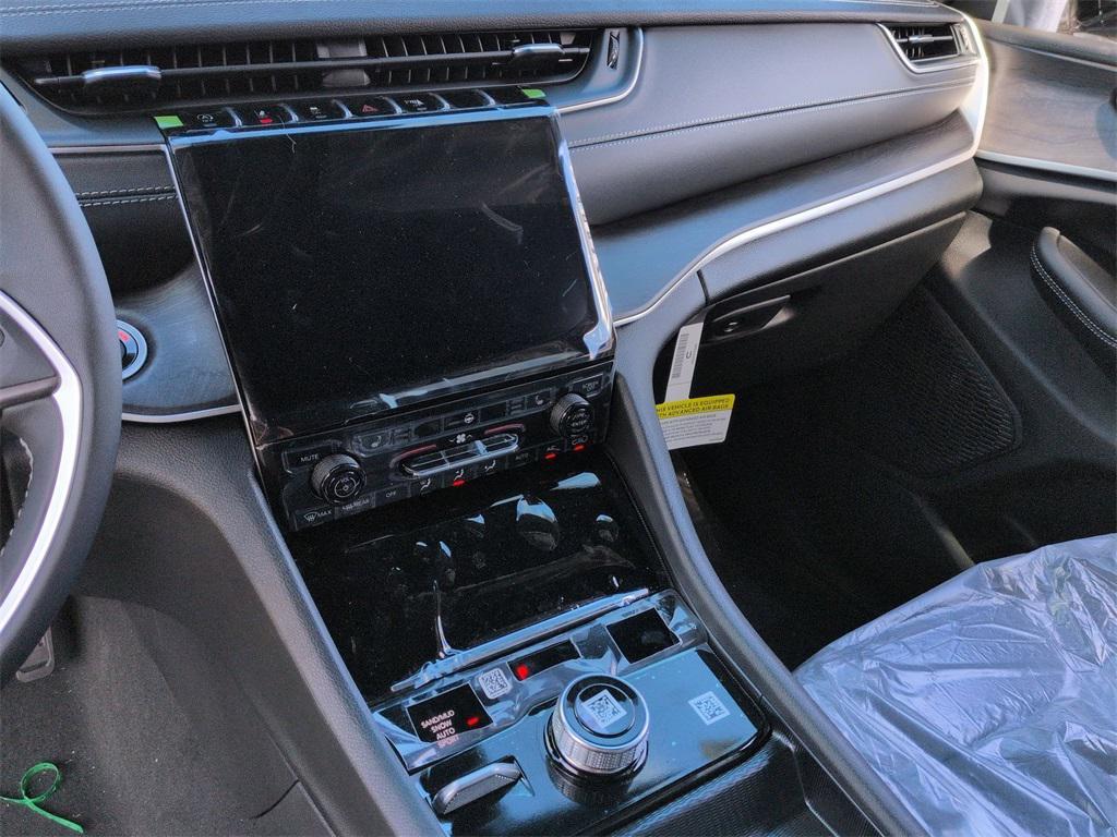 new 2025 Jeep Grand Cherokee car, priced at $48,185