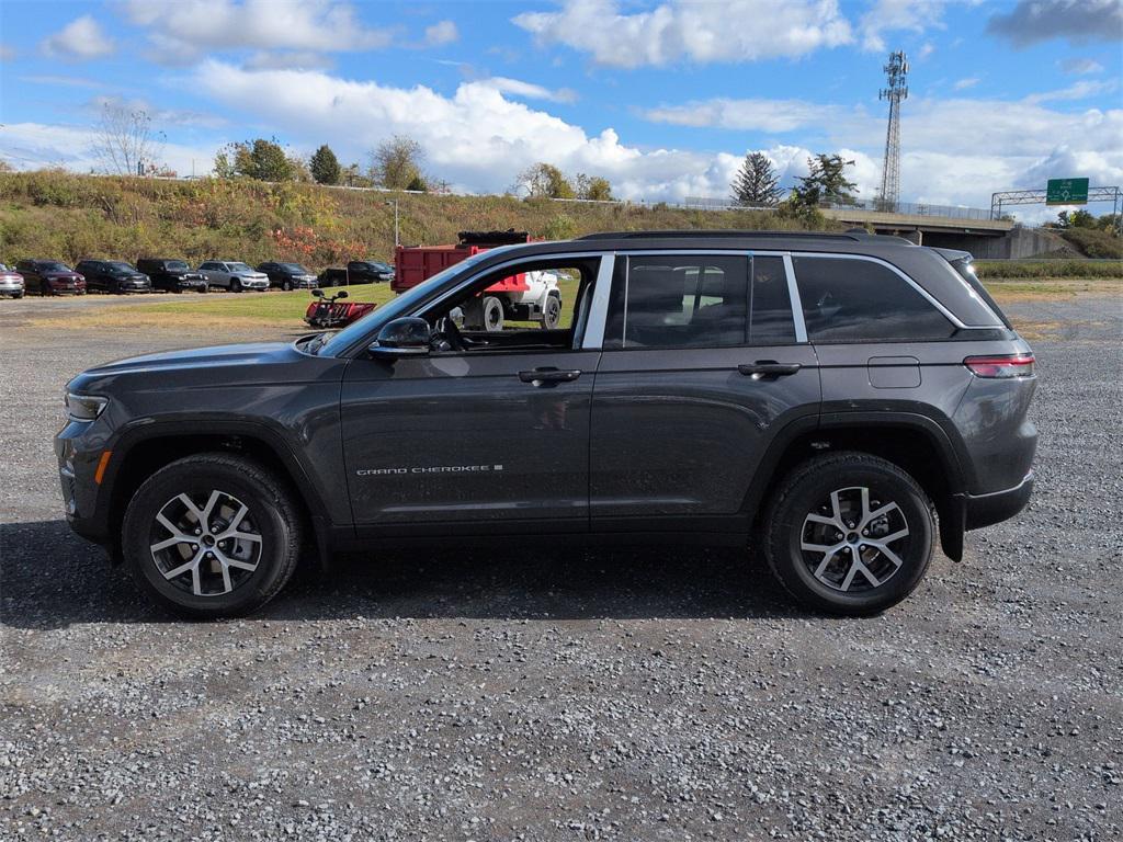 new 2025 Jeep Grand Cherokee car, priced at $48,185
