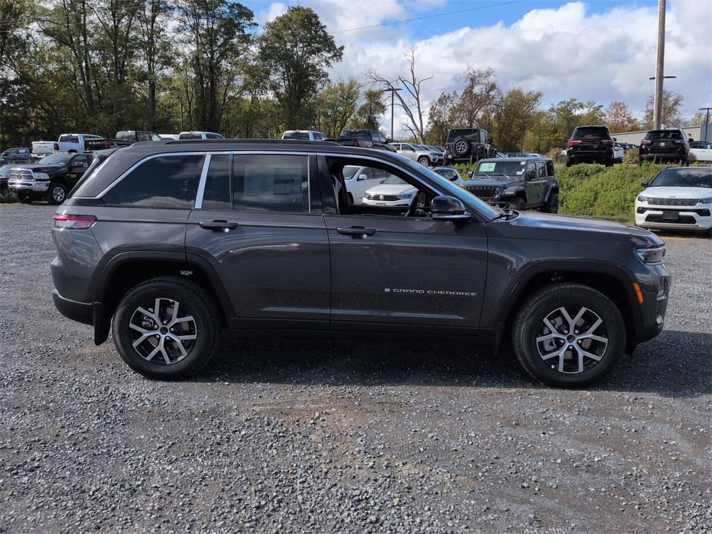 new 2025 Jeep Grand Cherokee car, priced at $48,185
