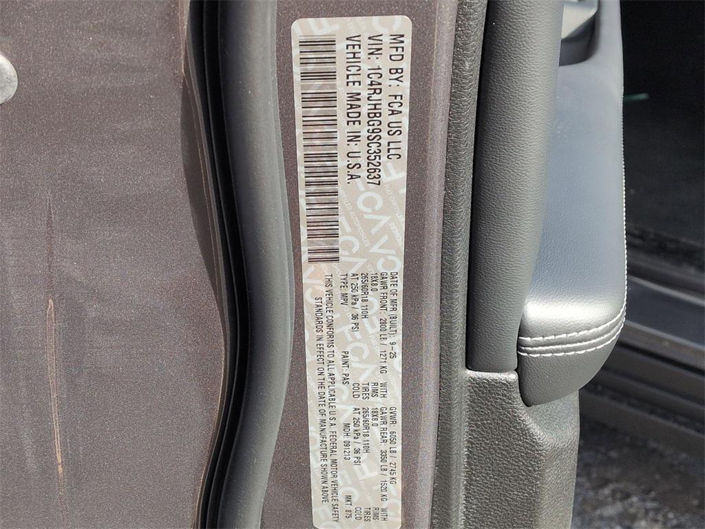 new 2025 Jeep Grand Cherokee car, priced at $48,185