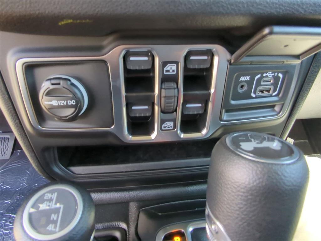 new 2025 Jeep Wrangler car, priced at $46,070