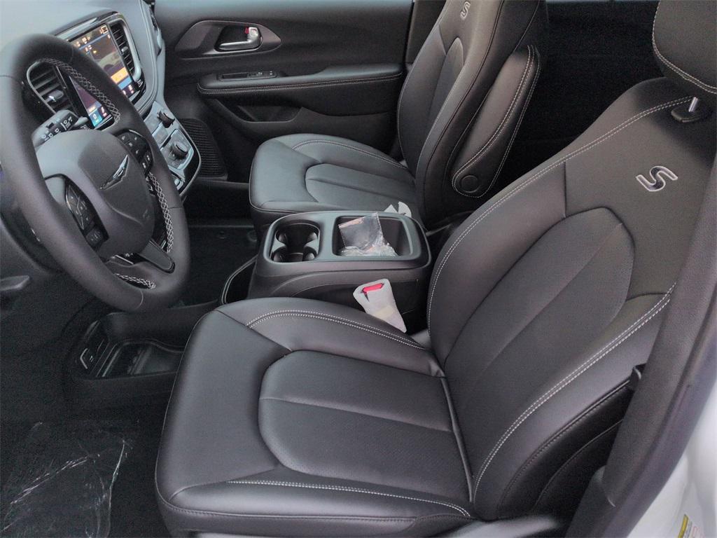 new 2026 Chrysler Pacifica car, priced at $44,610
