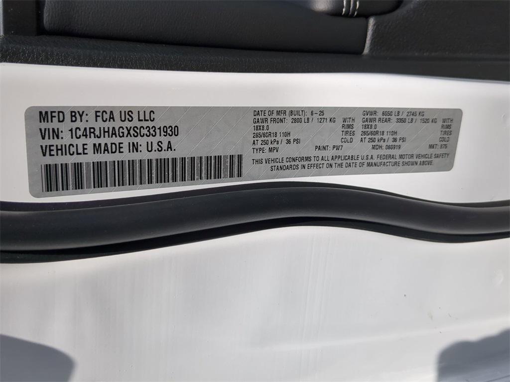 new 2025 Jeep Grand Cherokee car, priced at $42,115