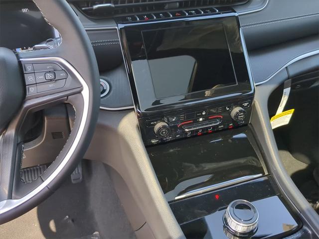 new 2025 Jeep Grand Cherokee car, priced at $42,115