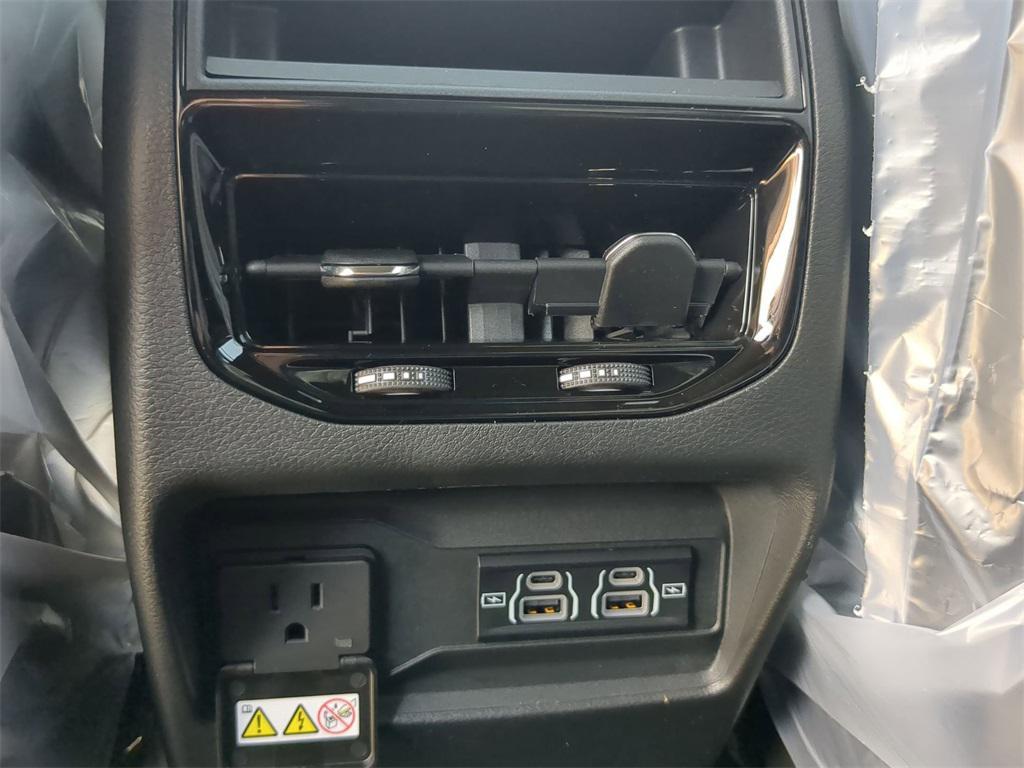 new 2025 Jeep Grand Cherokee car, priced at $42,115