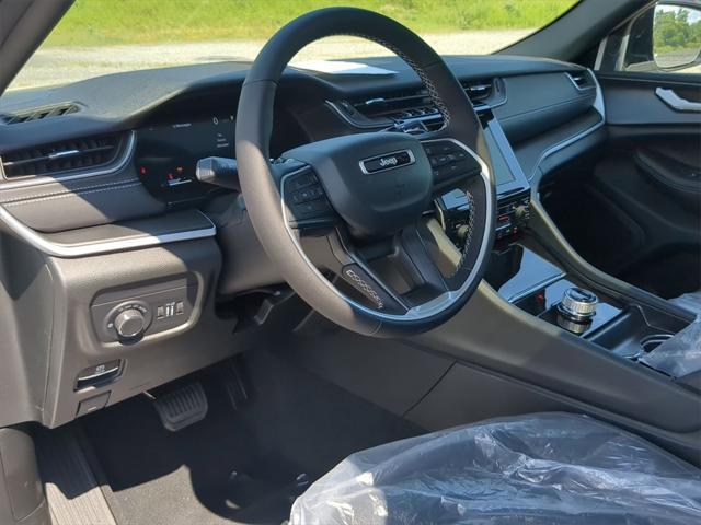 new 2025 Jeep Grand Cherokee car, priced at $42,115