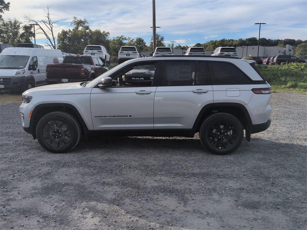 new 2025 Jeep Grand Cherokee car, priced at $44,405