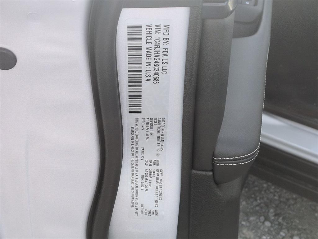 new 2025 Jeep Grand Cherokee car, priced at $44,405