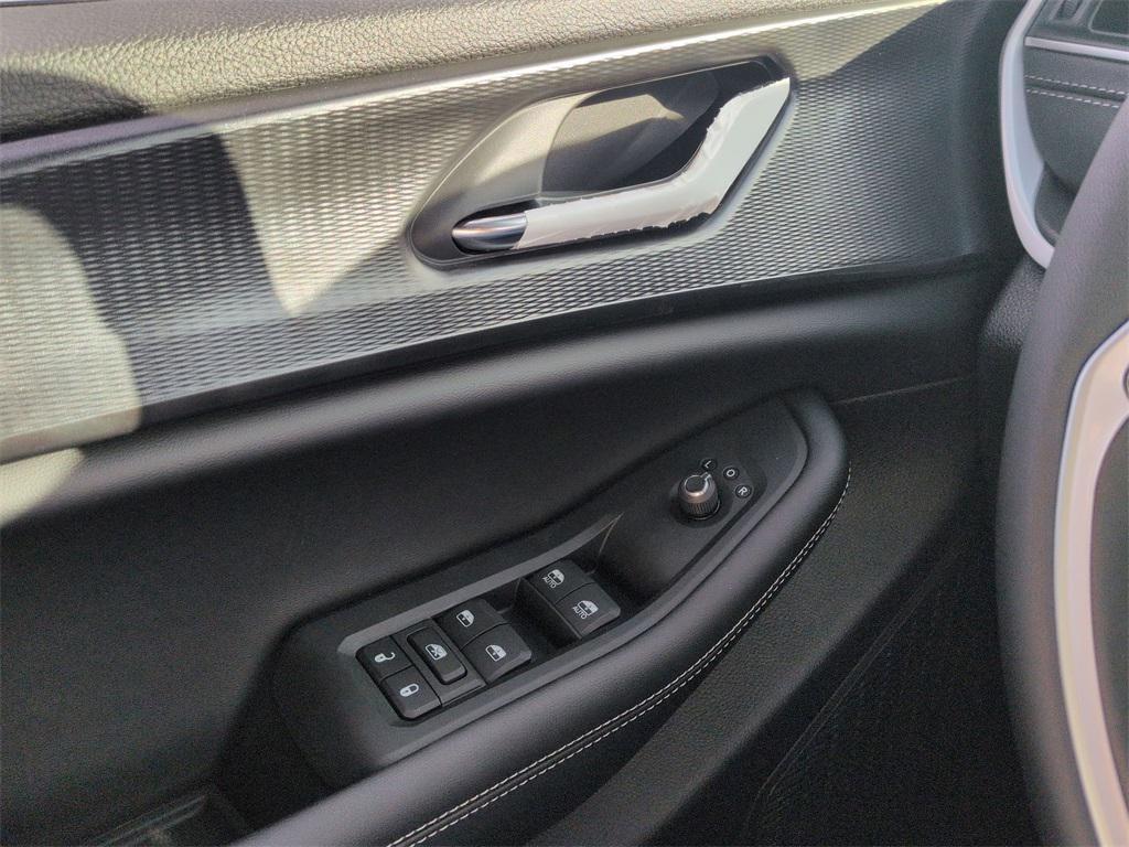 new 2025 Jeep Grand Cherokee car, priced at $44,405