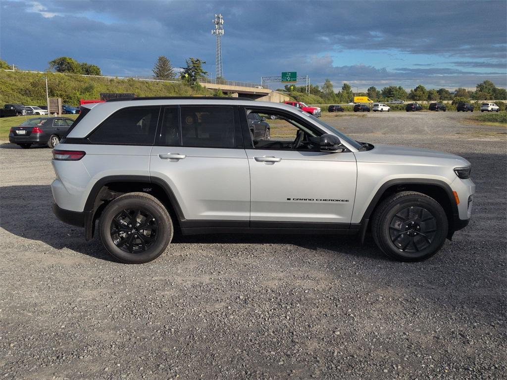 new 2025 Jeep Grand Cherokee car, priced at $44,405