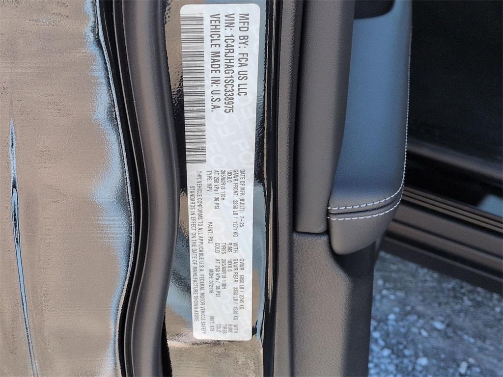 new 2025 Jeep Grand Cherokee car, priced at $42,905