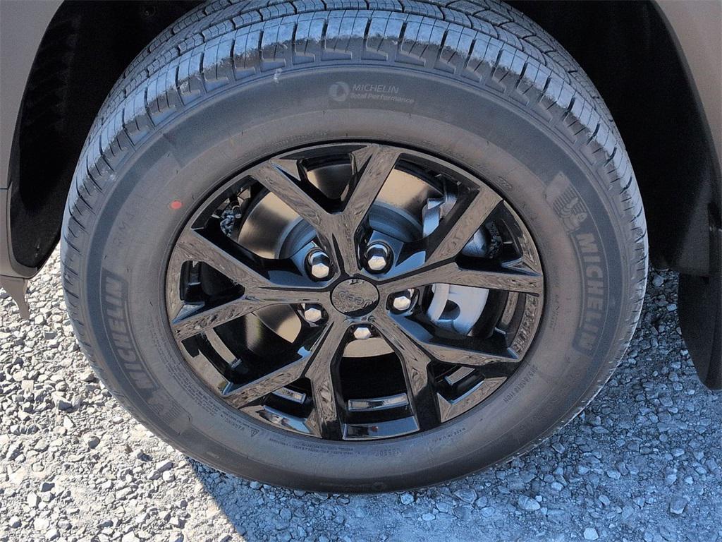 new 2025 Jeep Grand Cherokee car, priced at $42,905