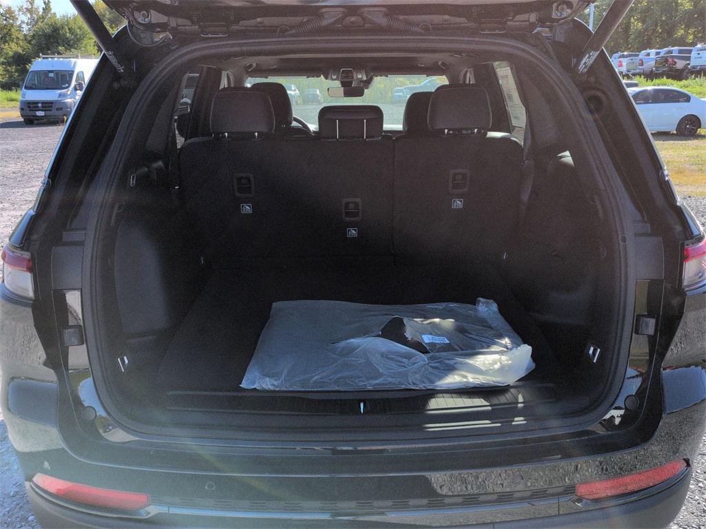 new 2025 Jeep Grand Cherokee car, priced at $42,905