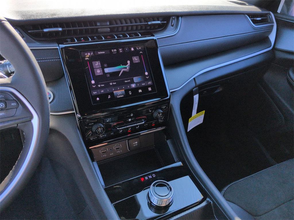 new 2025 Jeep Grand Cherokee car, priced at $42,905