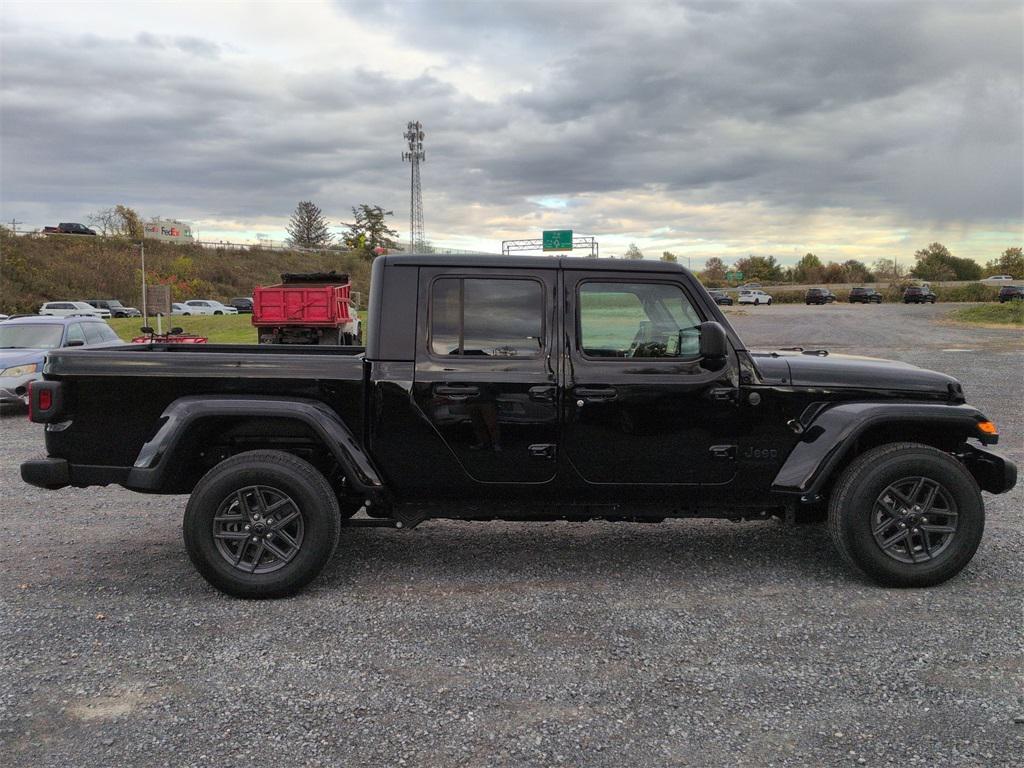 new 2025 Jeep Gladiator car, priced at $46,150