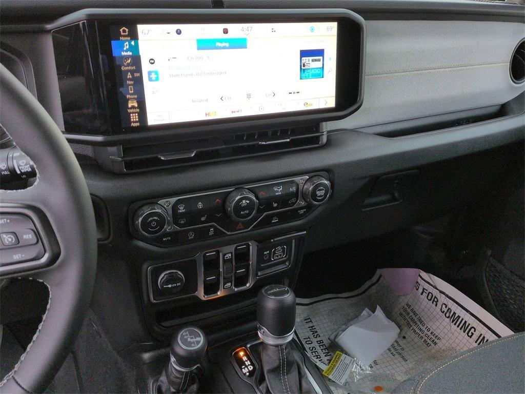 new 2025 Jeep Gladiator car, priced at $46,150