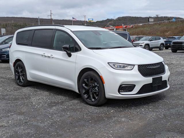 new 2024 Chrysler Pacifica car, priced at $44,650