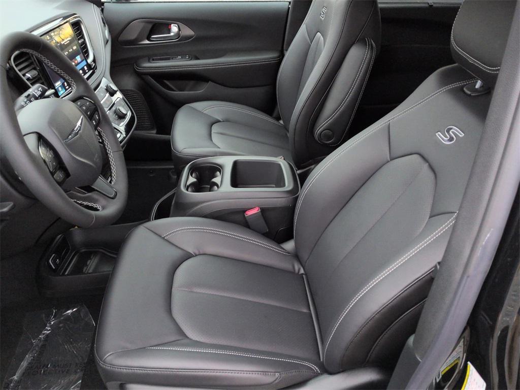 new 2026 Chrysler Pacifica car, priced at $44,610