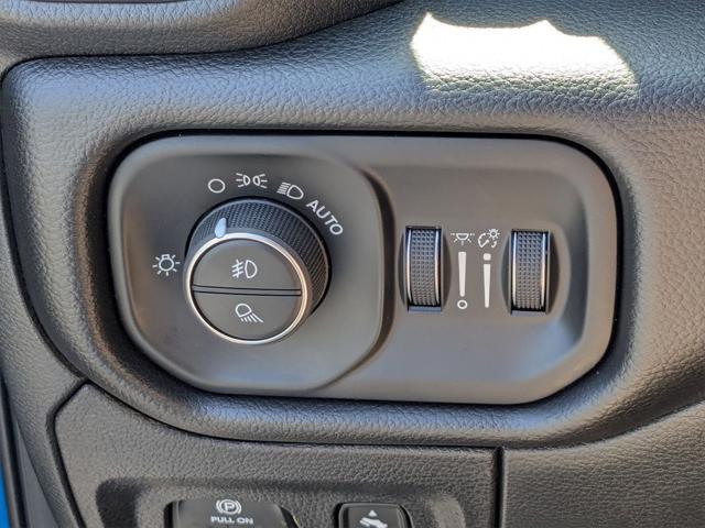 new 2025 Ram 1500 car, priced at $63,631