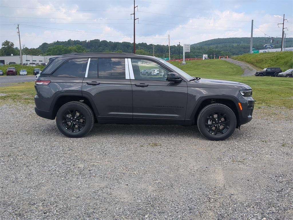 new 2025 Jeep Grand Cherokee car, priced at $43,980