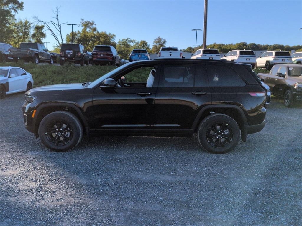 new 2025 Jeep Grand Cherokee car, priced at $44,905