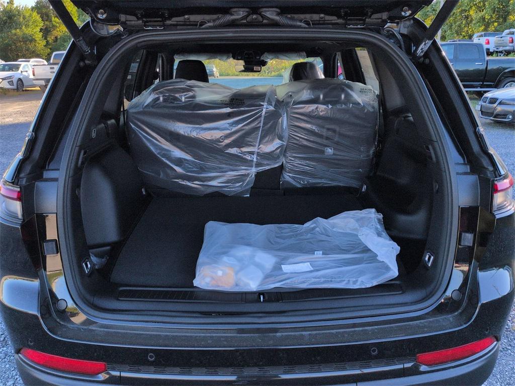 new 2025 Jeep Grand Cherokee car, priced at $44,905