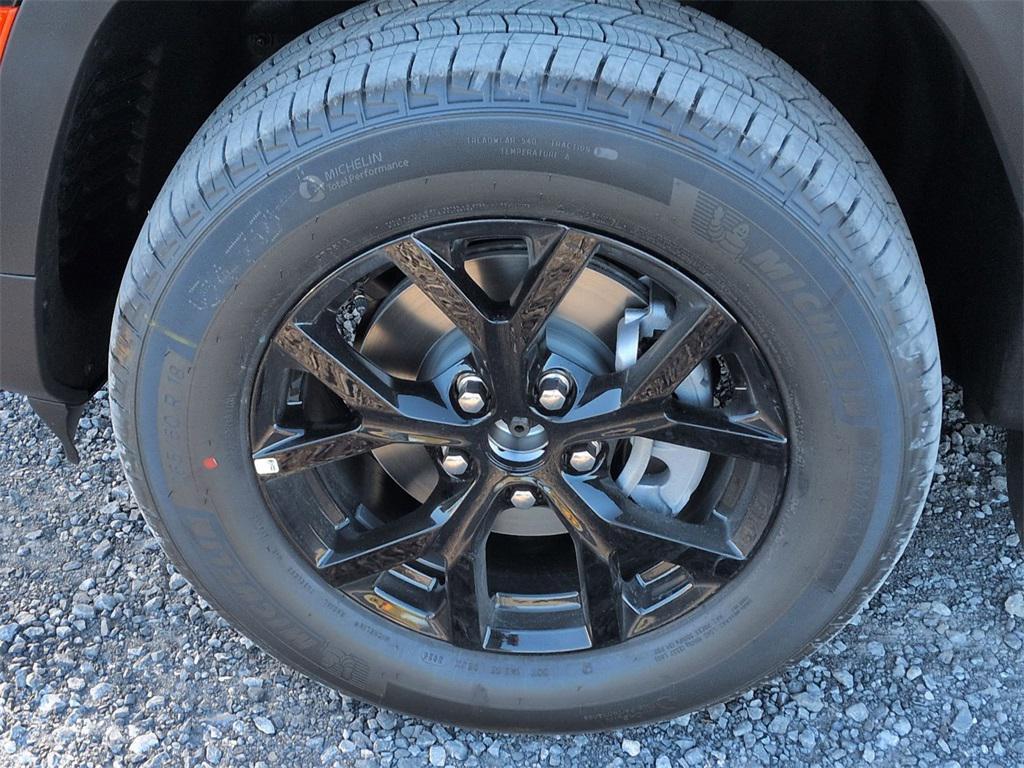 new 2025 Jeep Grand Cherokee car, priced at $44,905