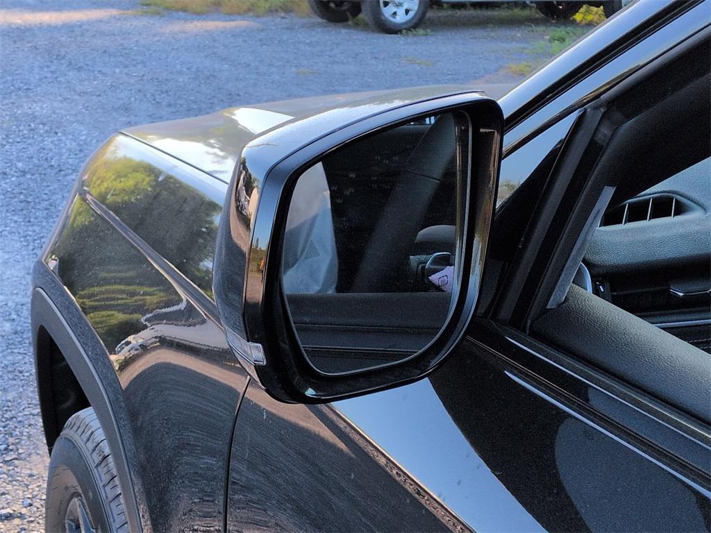 new 2025 Jeep Grand Cherokee car, priced at $44,905