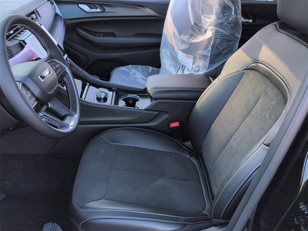 new 2025 Jeep Grand Cherokee car, priced at $44,905