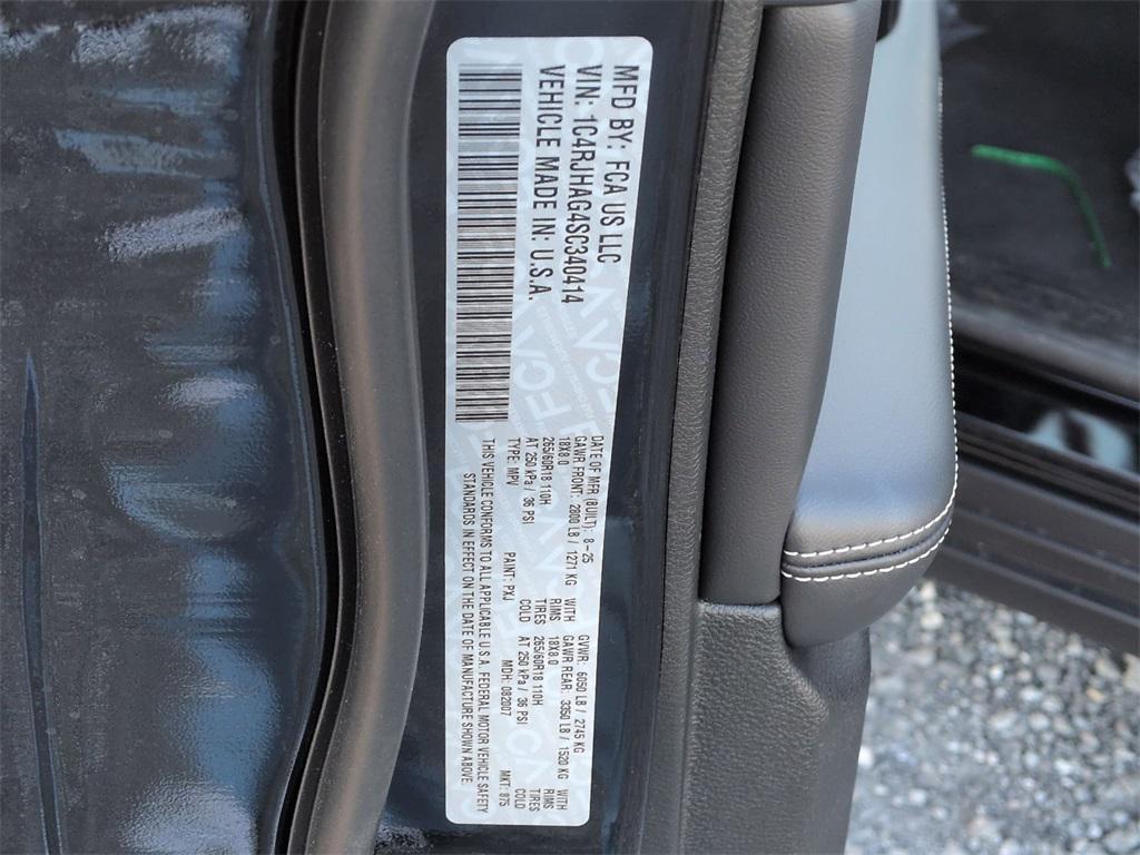 new 2025 Jeep Grand Cherokee car, priced at $44,905