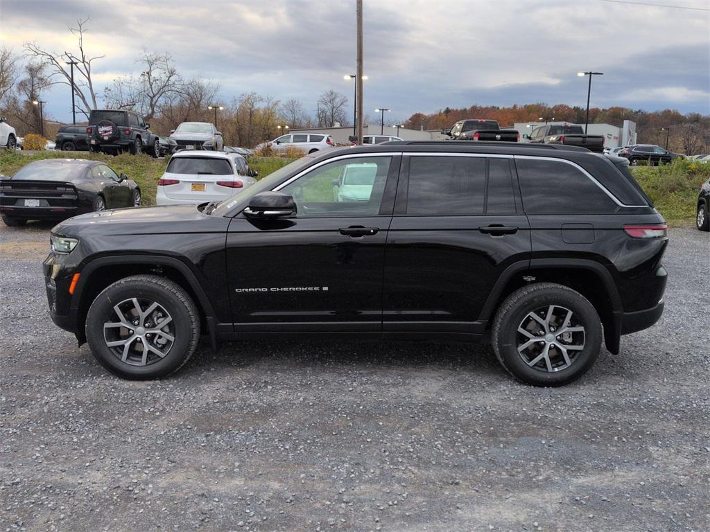 new 2025 Jeep Grand Cherokee car, priced at $48,185