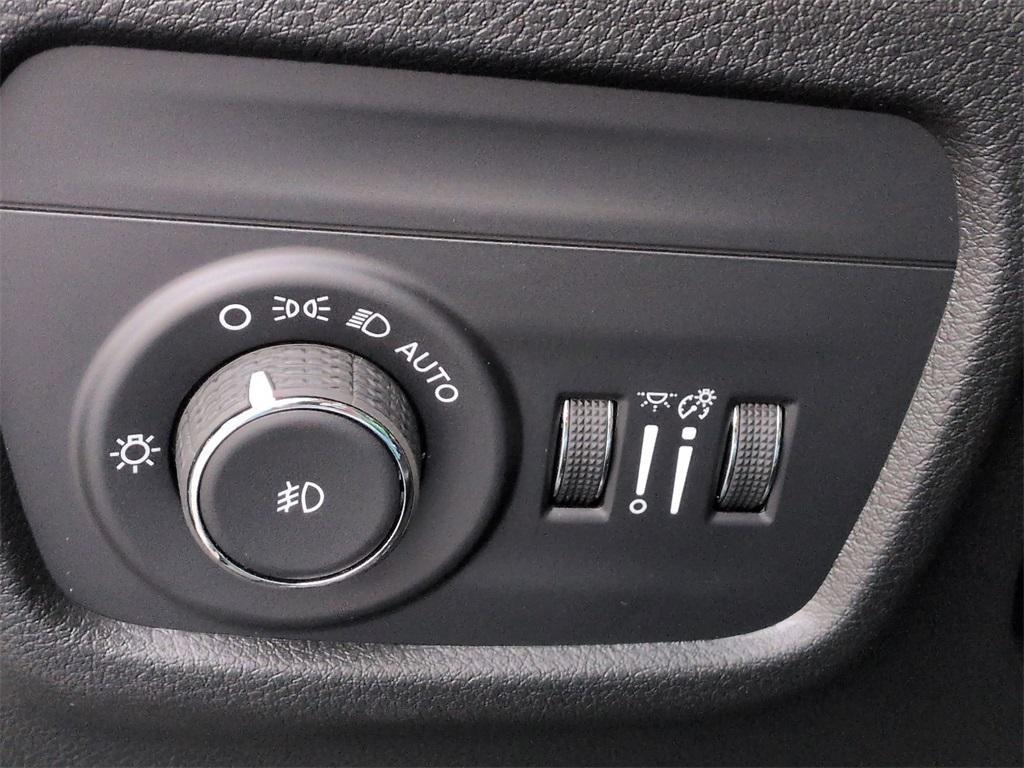 new 2025 Jeep Grand Cherokee car, priced at $48,185