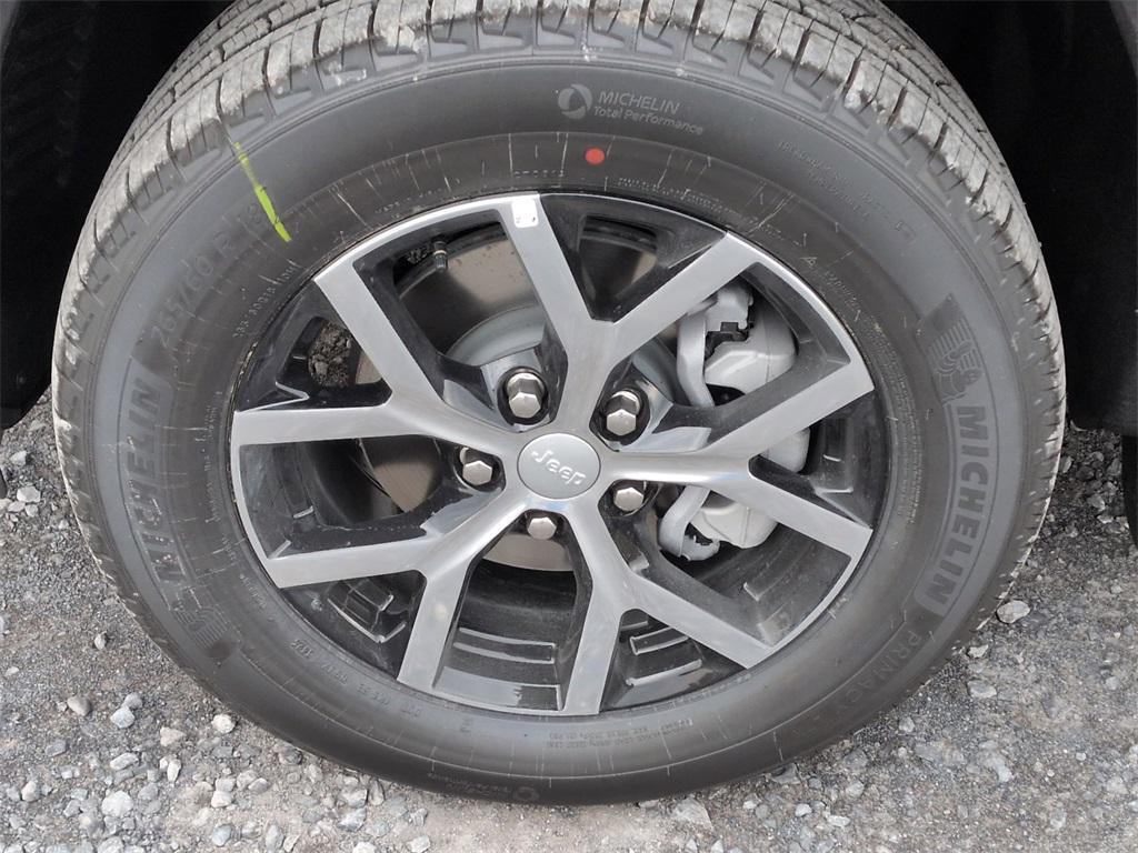 new 2025 Jeep Grand Cherokee car, priced at $48,185