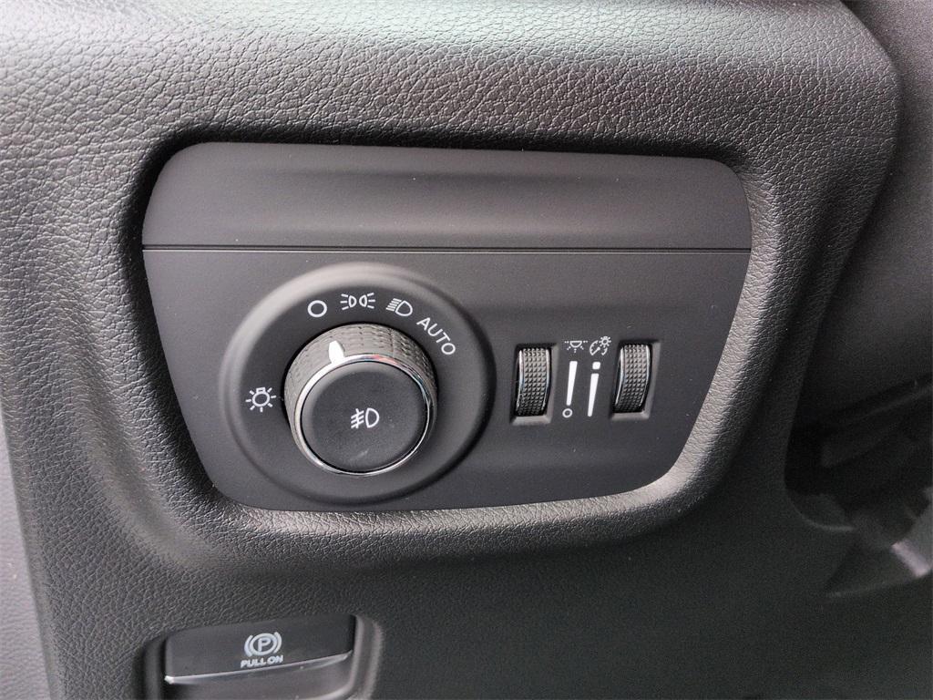 new 2025 Jeep Grand Cherokee car, priced at $47,590