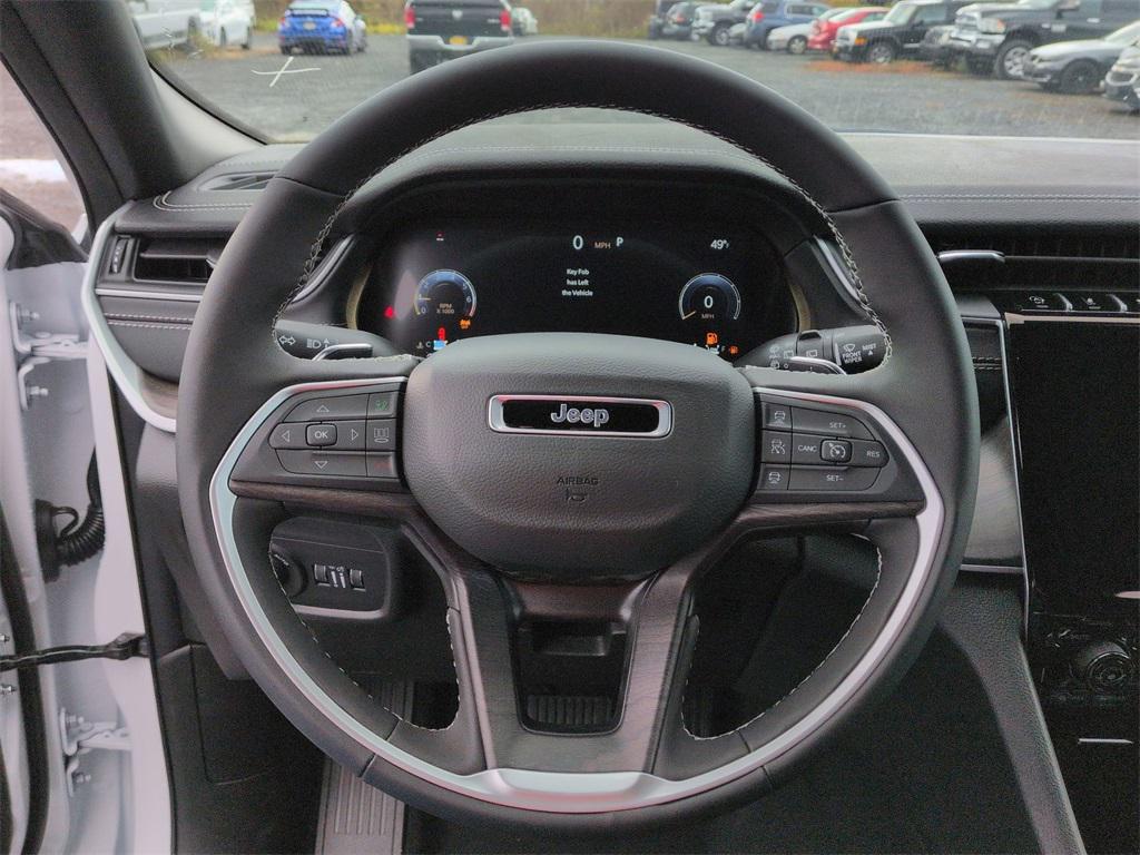 new 2025 Jeep Grand Cherokee car, priced at $47,590