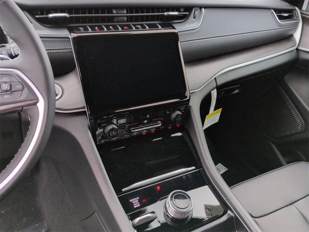 new 2025 Jeep Grand Cherokee car, priced at $47,590