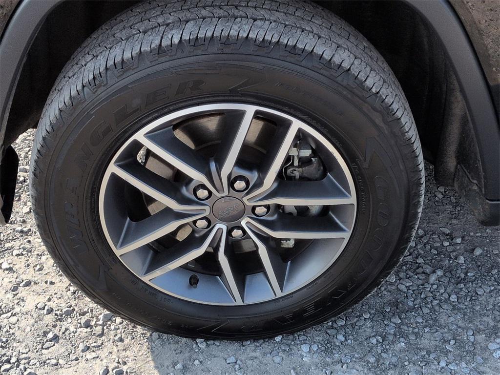used 2022 Jeep Grand Cherokee car, priced at $27,900