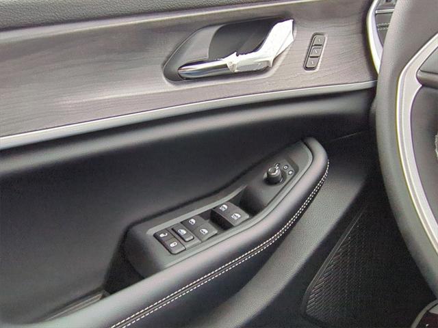 new 2025 Jeep Grand Cherokee car, priced at $48,526