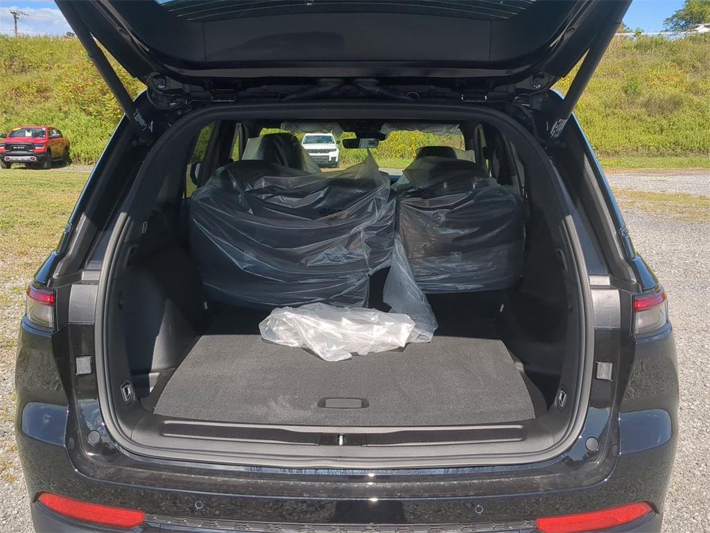 new 2025 Jeep Grand Cherokee car, priced at $42,905