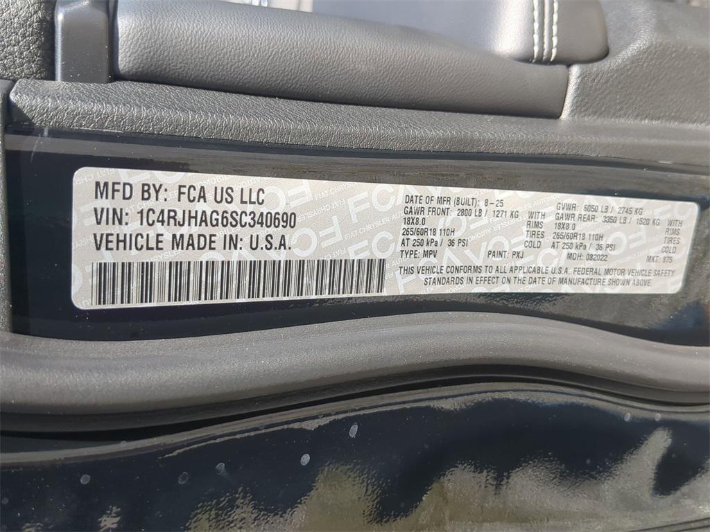 new 2025 Jeep Grand Cherokee car, priced at $42,905