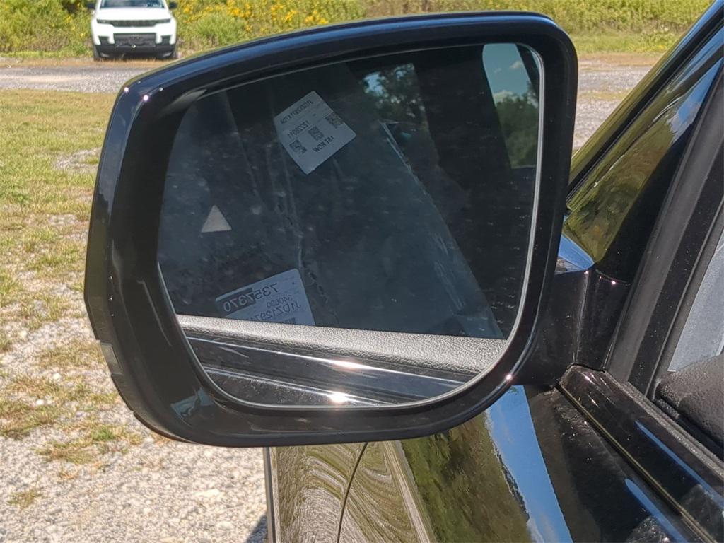 new 2025 Jeep Grand Cherokee car, priced at $42,905