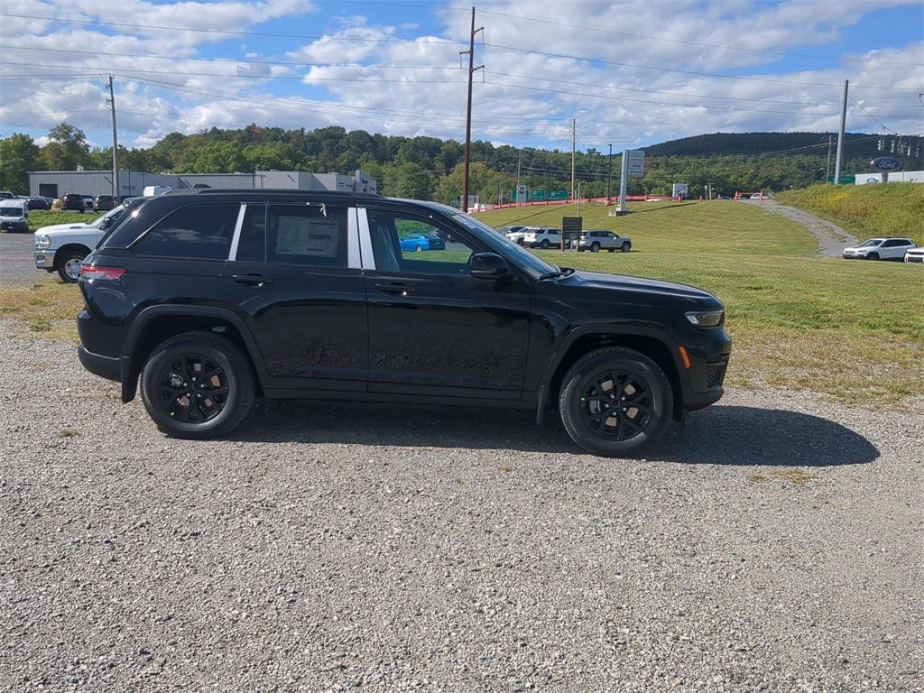 new 2025 Jeep Grand Cherokee car, priced at $42,905