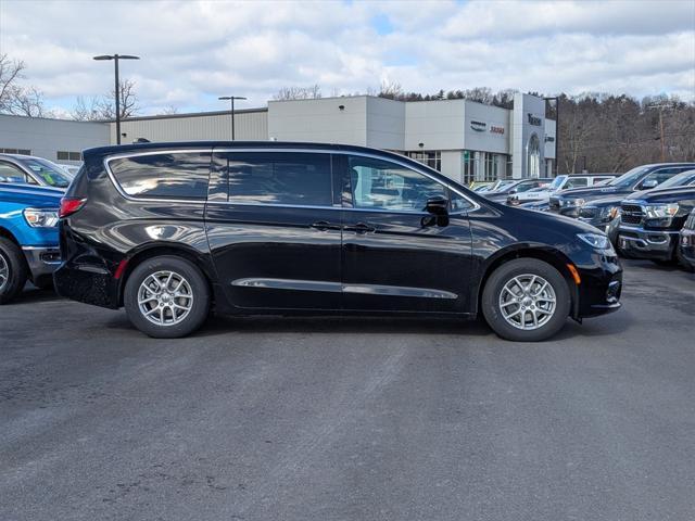 new 2025 Chrysler Pacifica car, priced at $43,040