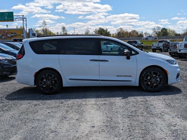 new 2024 Chrysler Pacifica car, priced at $44,800