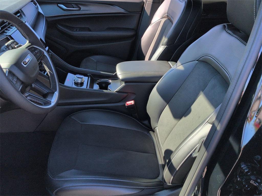 new 2025 Jeep Grand Cherokee car, priced at $42,905