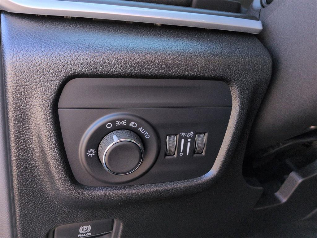 new 2025 Jeep Grand Cherokee car, priced at $42,905